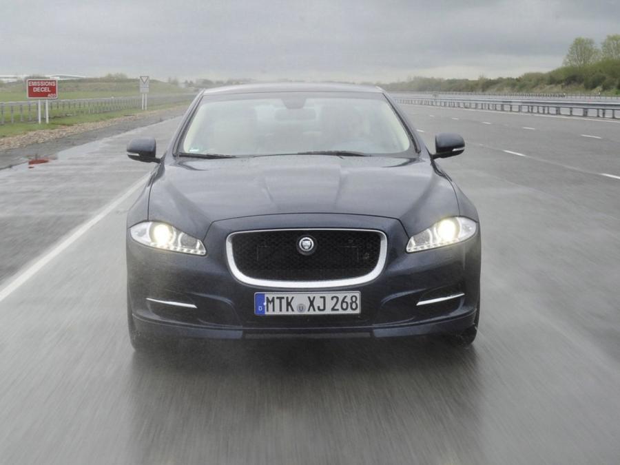  Jaguar XJ Sport Pack 2011 года  (фото 6 из 8)